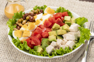 筋トレ中は食事にもこだわらないと意味がない！？摂取すべき栄養素とおすすめの食品・メニュー