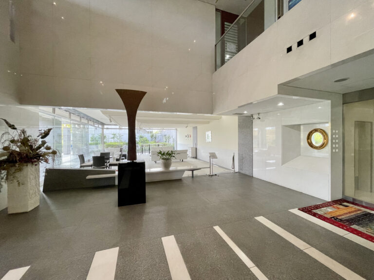 十三　エントランス②