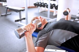 筋トレは毎日行っても良い？効果的な頻度や注意点、メニューの組み立て方を紹介