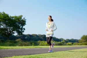 カロリー消費量が多い有酸素運動は？具体例や効率良く消費するポイントも解説！