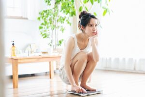 なぜ筋トレをすると体重が増える？ダイエット目的の筋トレで気をつけること