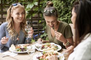 【2021年最新版】糖質制限中の外食はあり？おすすめの店舗をご紹介