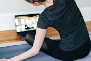 オンライントレーニングとは？主な3種類の特徴と料金相場をご紹介