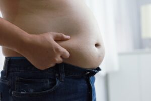 ぽっこりお腹の男性必見！ダイエットのコツを運動・食事に分けて解説