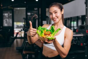 ダイエット中の1食あたりの摂取カロリー目安は？計算方法や制限するポイントを解説